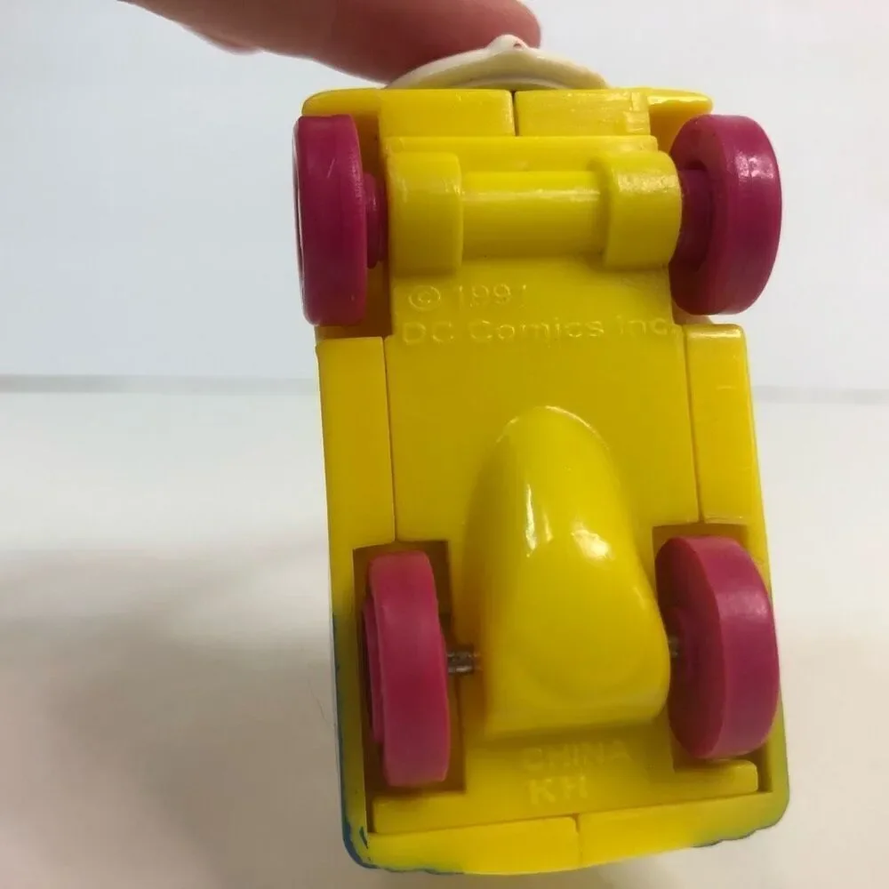 Vintage 1991 DC Comics The Penguin Batman Toy Car Figure‎ Yellow Blue Umbrella